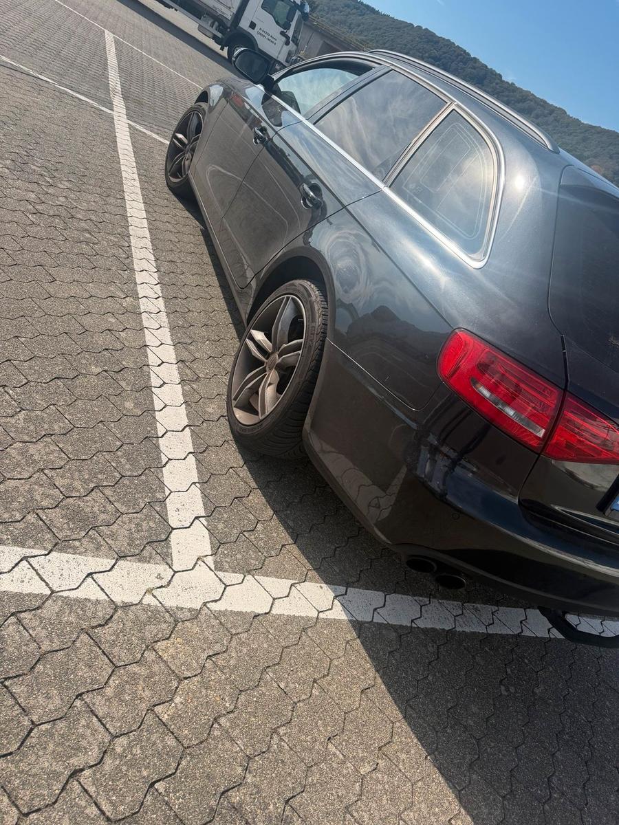 Audi A4 2010 — двигун