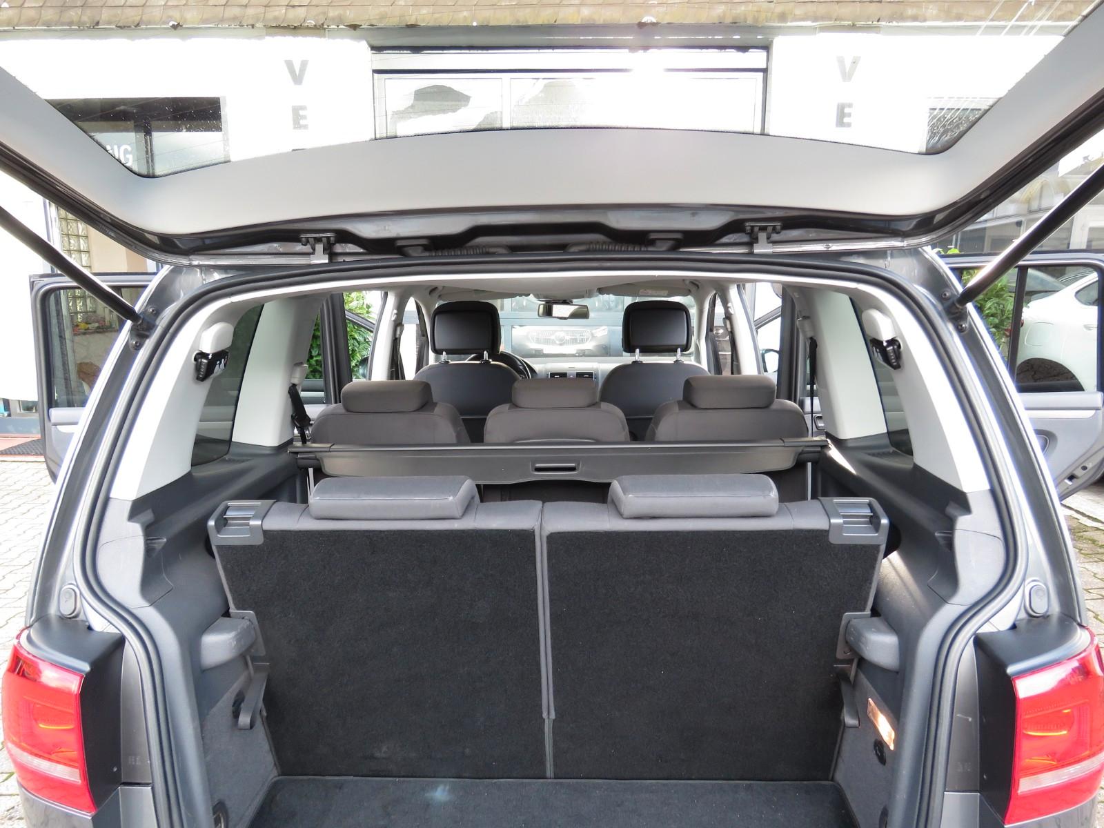 Volkswagen Touran Comfortline / AUTOMATIK / 7 SITZER