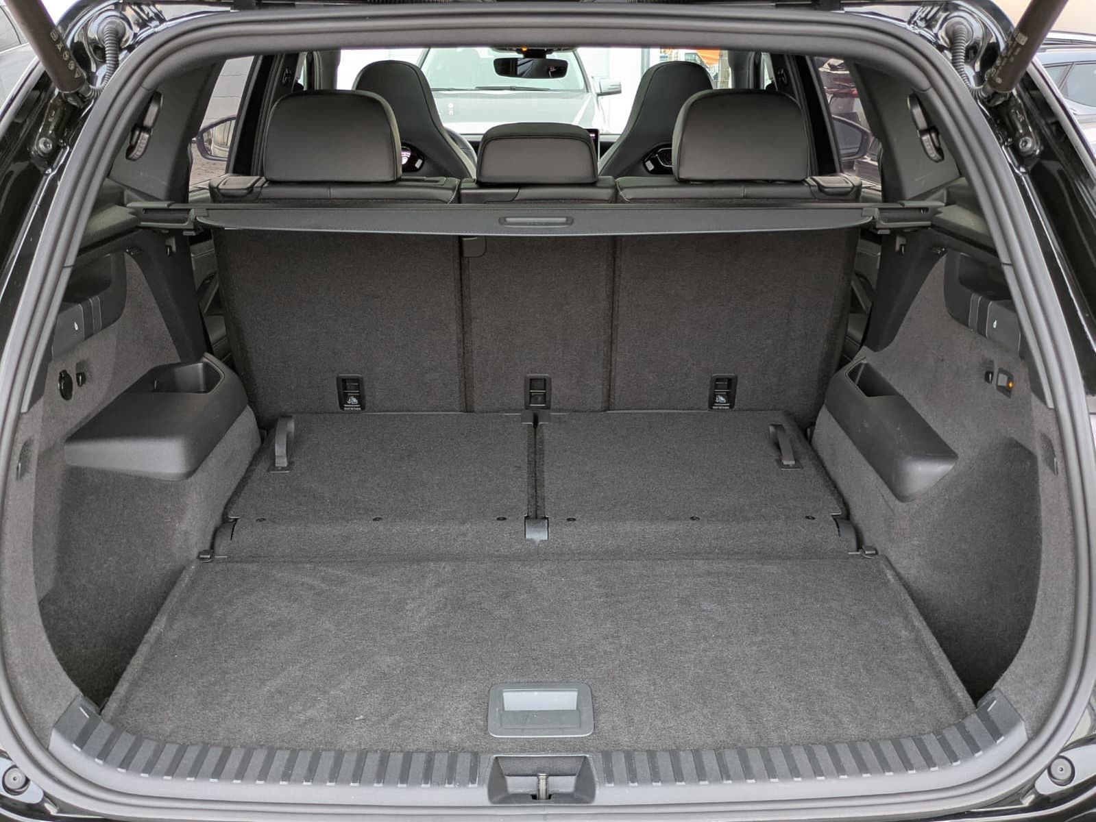 Fahrzeugabbildung Volkswagen Tayron 2.0 TDI 4M R-Line BLACK*7Si*MATRIX*PANO