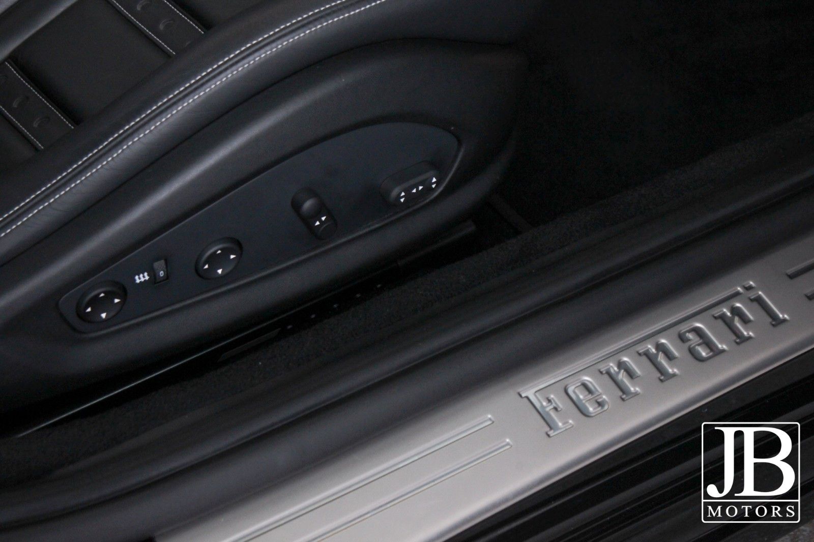 Fahrzeugabbildung Ferrari California 4.3 V8 Edition 30 Deutsches Fahrzeug