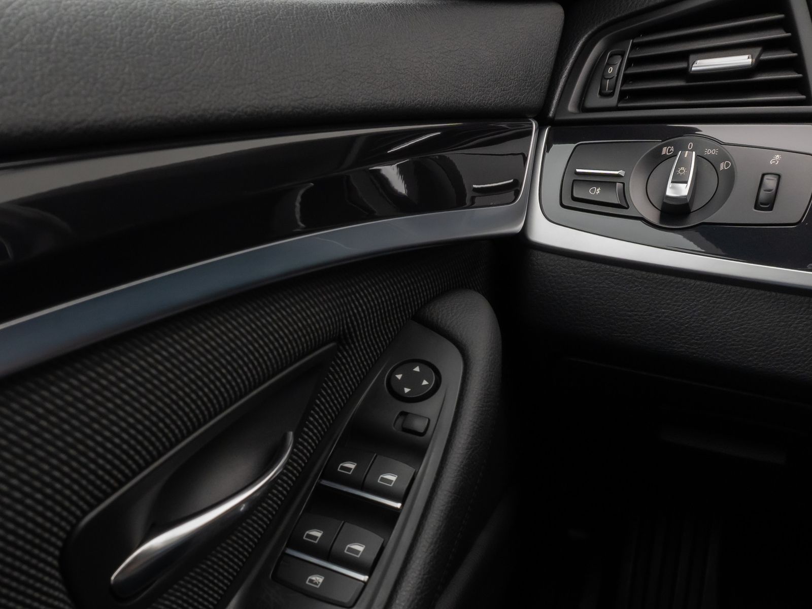 Fahrzeugabbildung BMW 520d Navi Sitzhzg Bi-Xenon PDC Tempomat