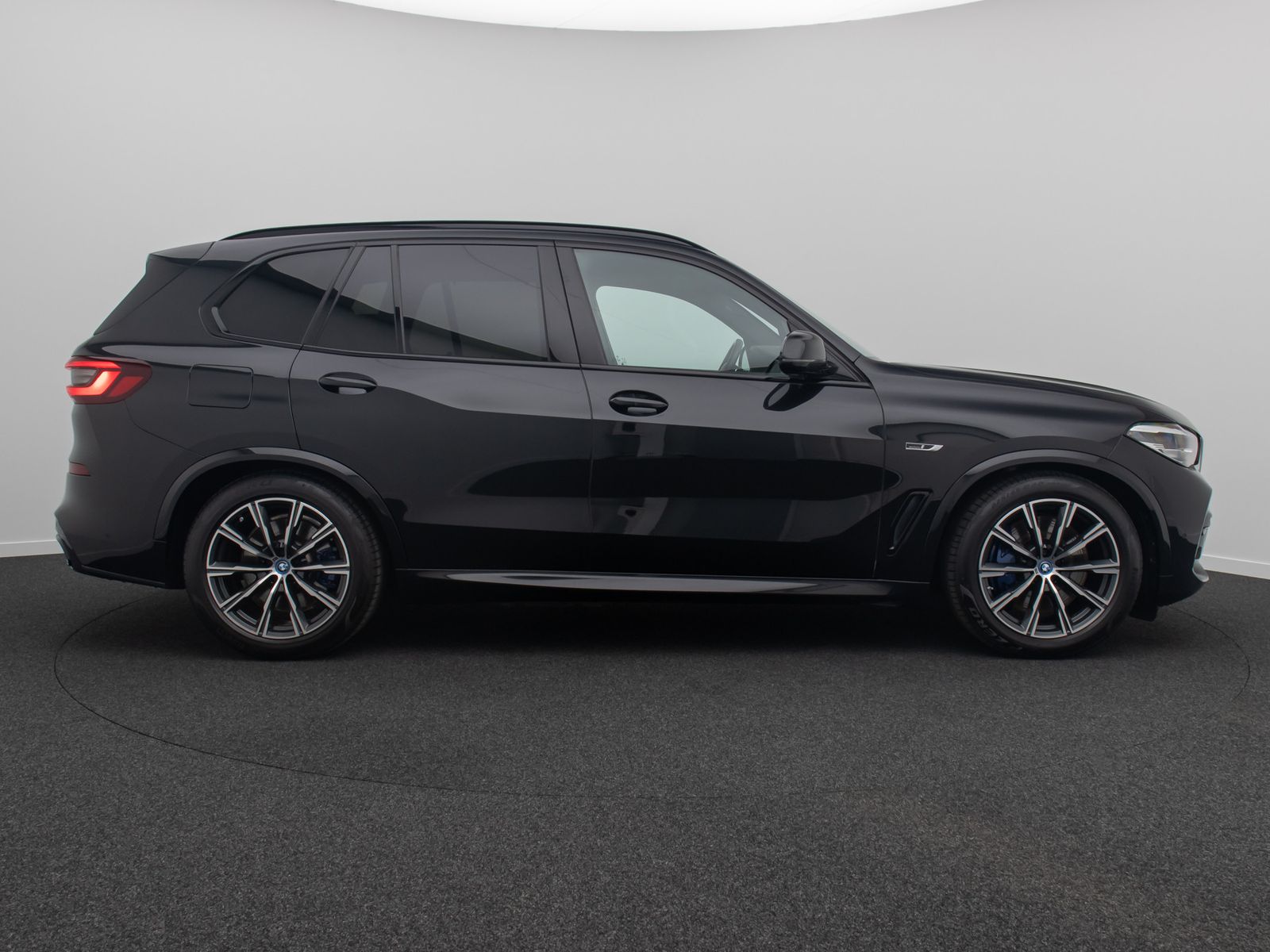 Fahrzeugabbildung BMW X5 xD45e M Sport Individual AHK HiFi DAB Panoram