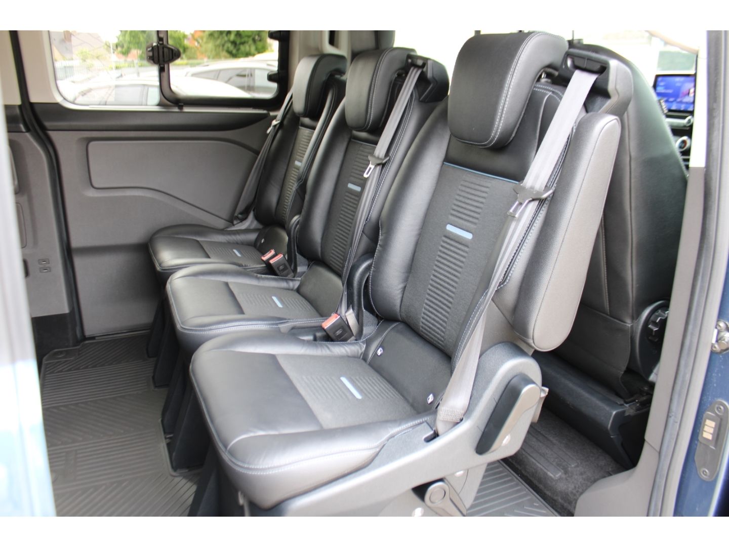 FORD Tourneo Custom 320 Titanium X 2.0 TDCi L2 Active - Image 10