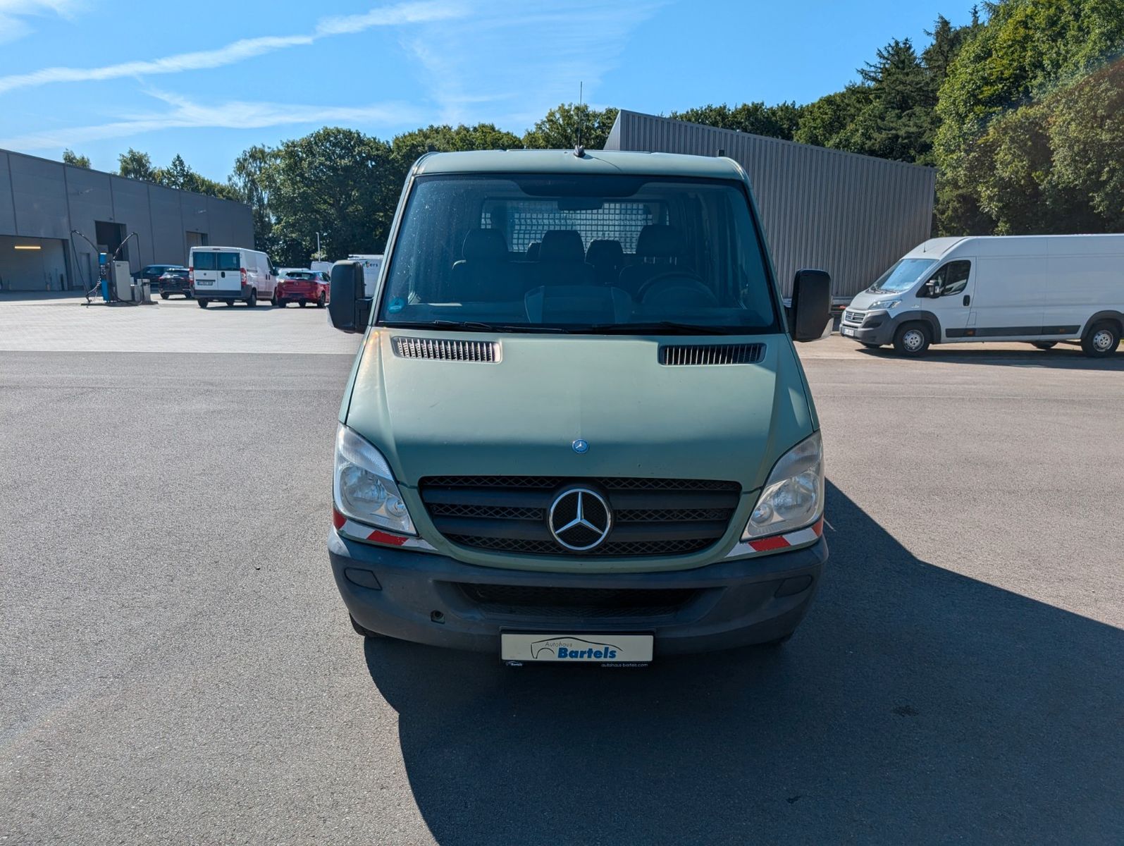 Fahrzeugabbildung Mercedes-Benz Sprinter Pritsche DoKa AHK