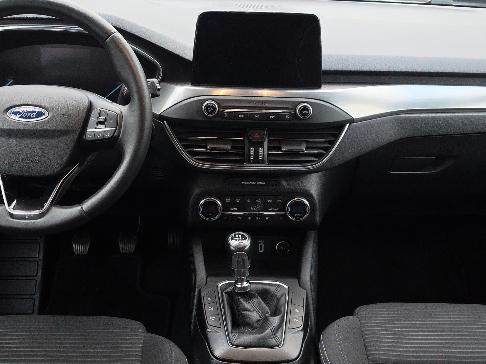 Fahrzeugabbildung Ford Focus Turnier Titanium Navi Kamera