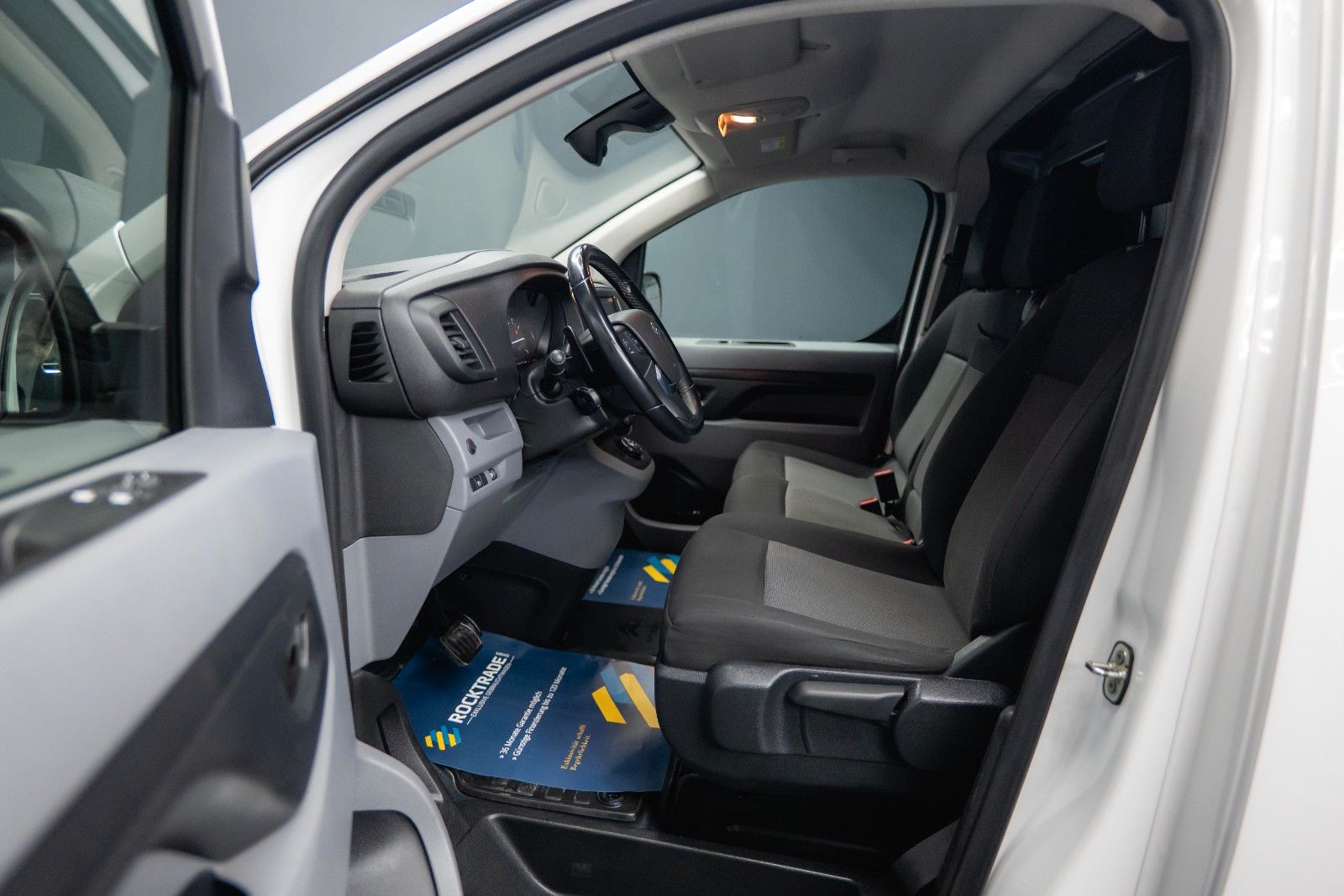 Fahrzeugabbildung Citroën Jumpy Kasten Club M Automatik *Regalsystem*360°*