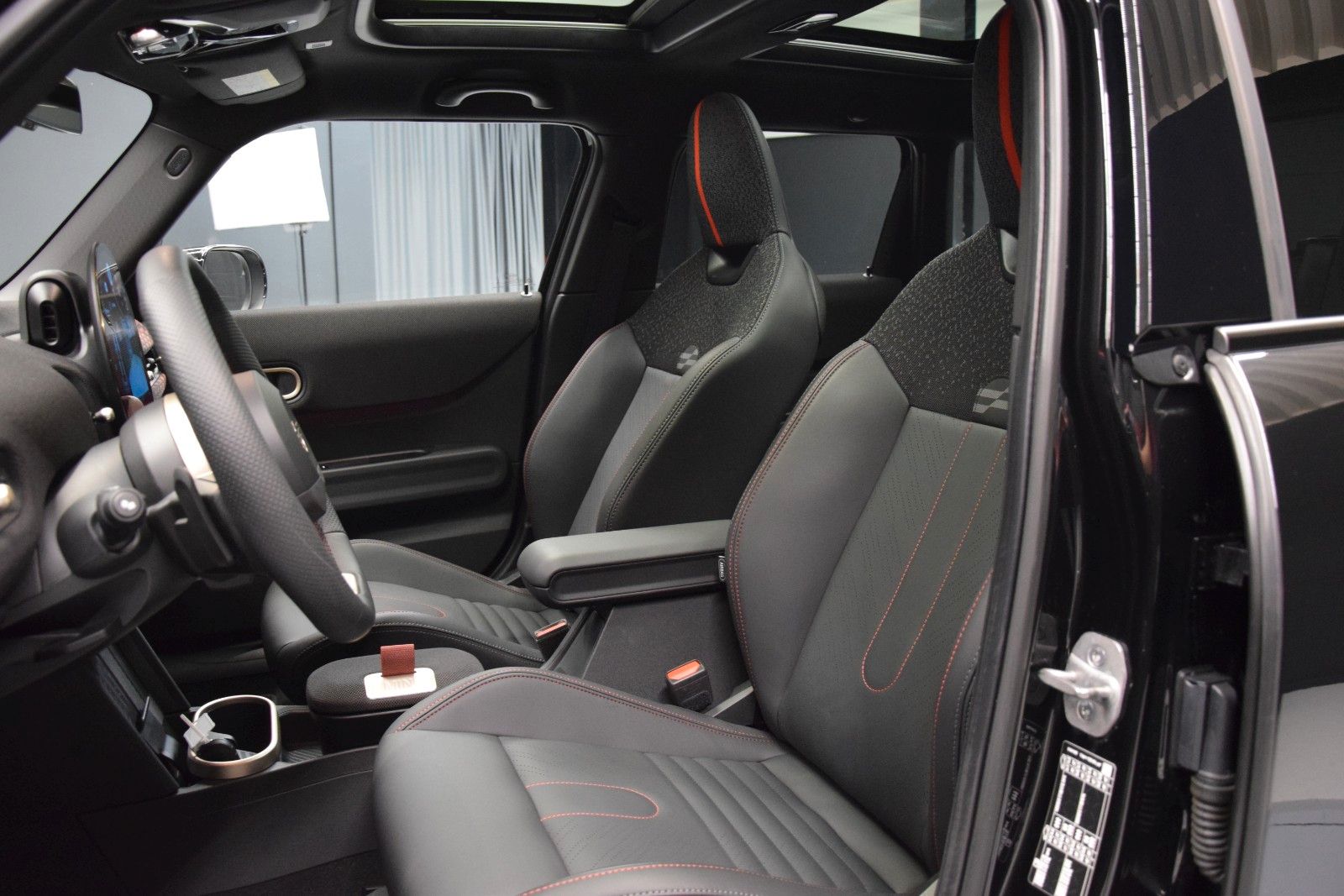Fahrzeugabbildung MINI Cooper C John Cooper Works Trim M HuD Pano Leder
