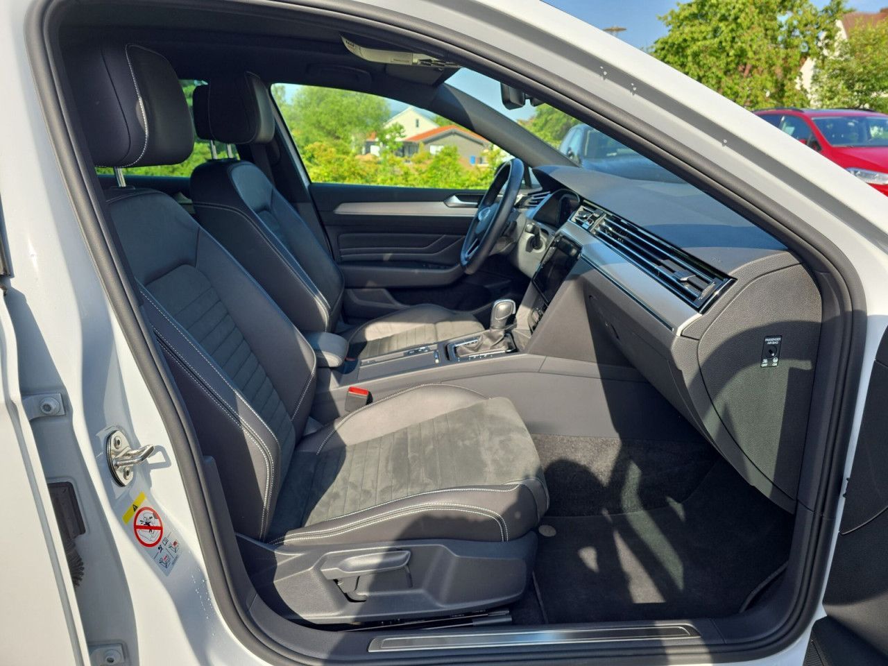 Fahrzeugabbildung Volkswagen Passat Variant Elegance 2.0 TDI SCR 110 kW