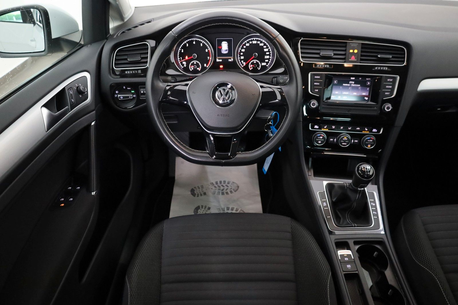 Fahrzeugabbildung Volkswagen Golf VII Lim. Cup SH,PDC vo.+hi.,Allwetterreifen
