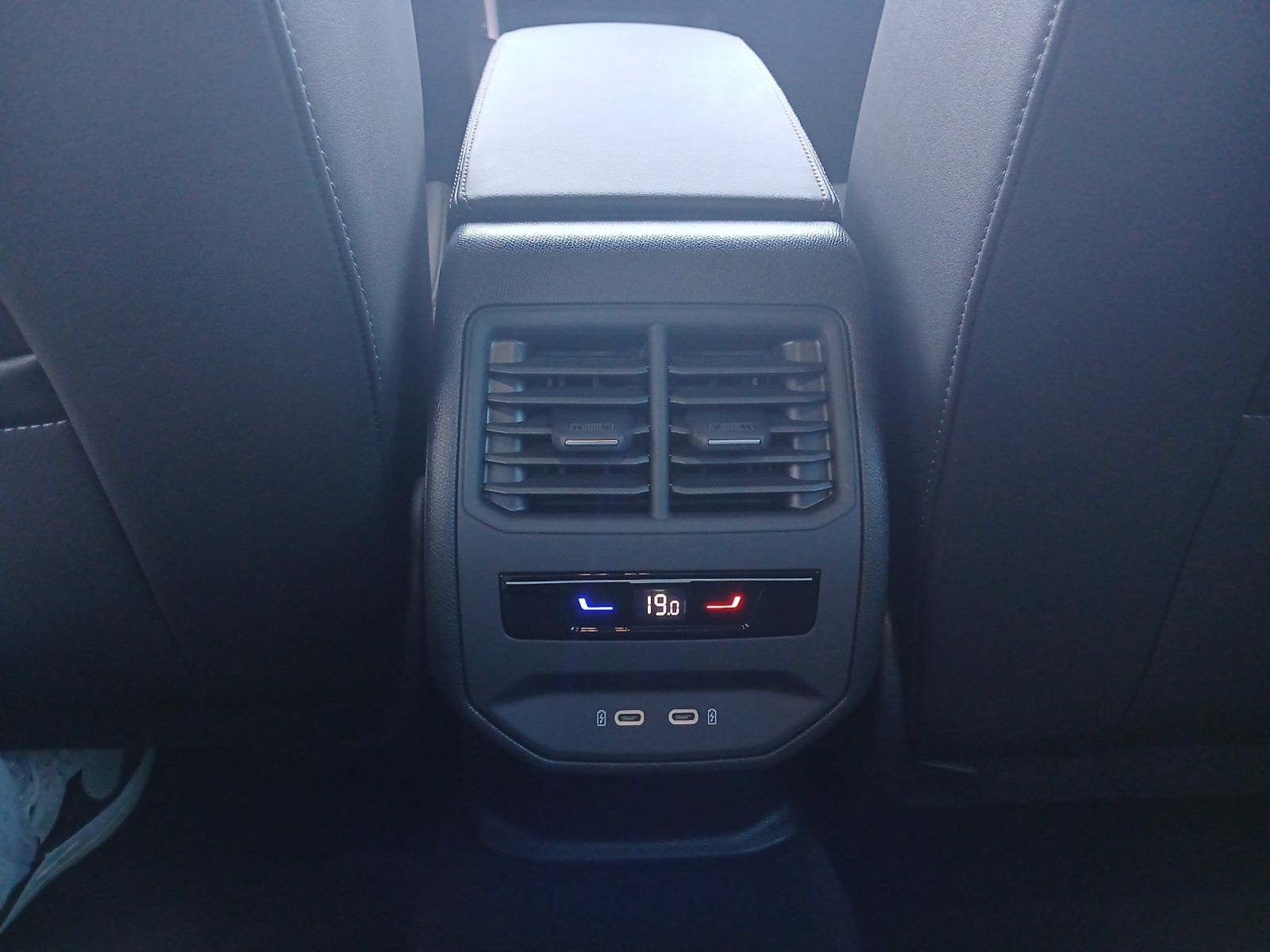 Fahrzeugabbildung CUPRA Leon ST TSI VZ DSG 4Drive LED AHK ACC RFK SH 19"