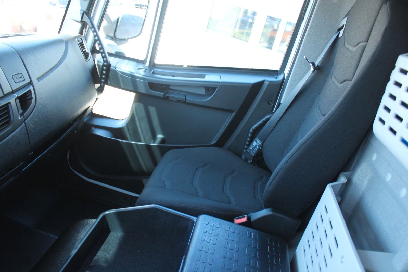 Fahrzeugabbildung Iveco EuroCargo ML140E28/P MY24