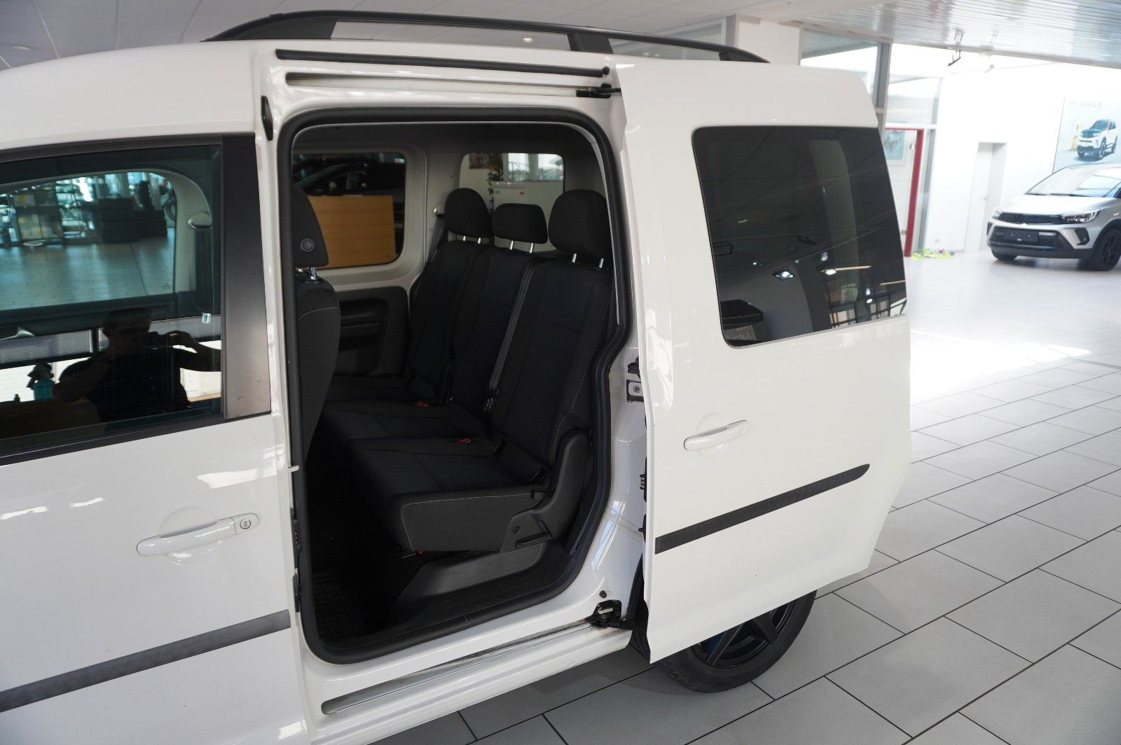 Fahrzeugabbildung Volkswagen Caddy 1.4 TSI TRENDLINE DSG 5-SITZE KLIMA/AHK