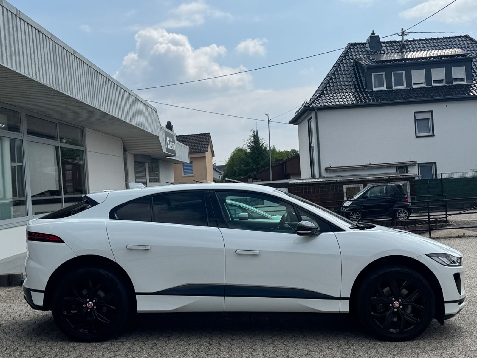Fahrzeugabbildung Jaguar I-PACE 400 AWD/Black-Pack/CarPlay/MERIDIAN/89,6%