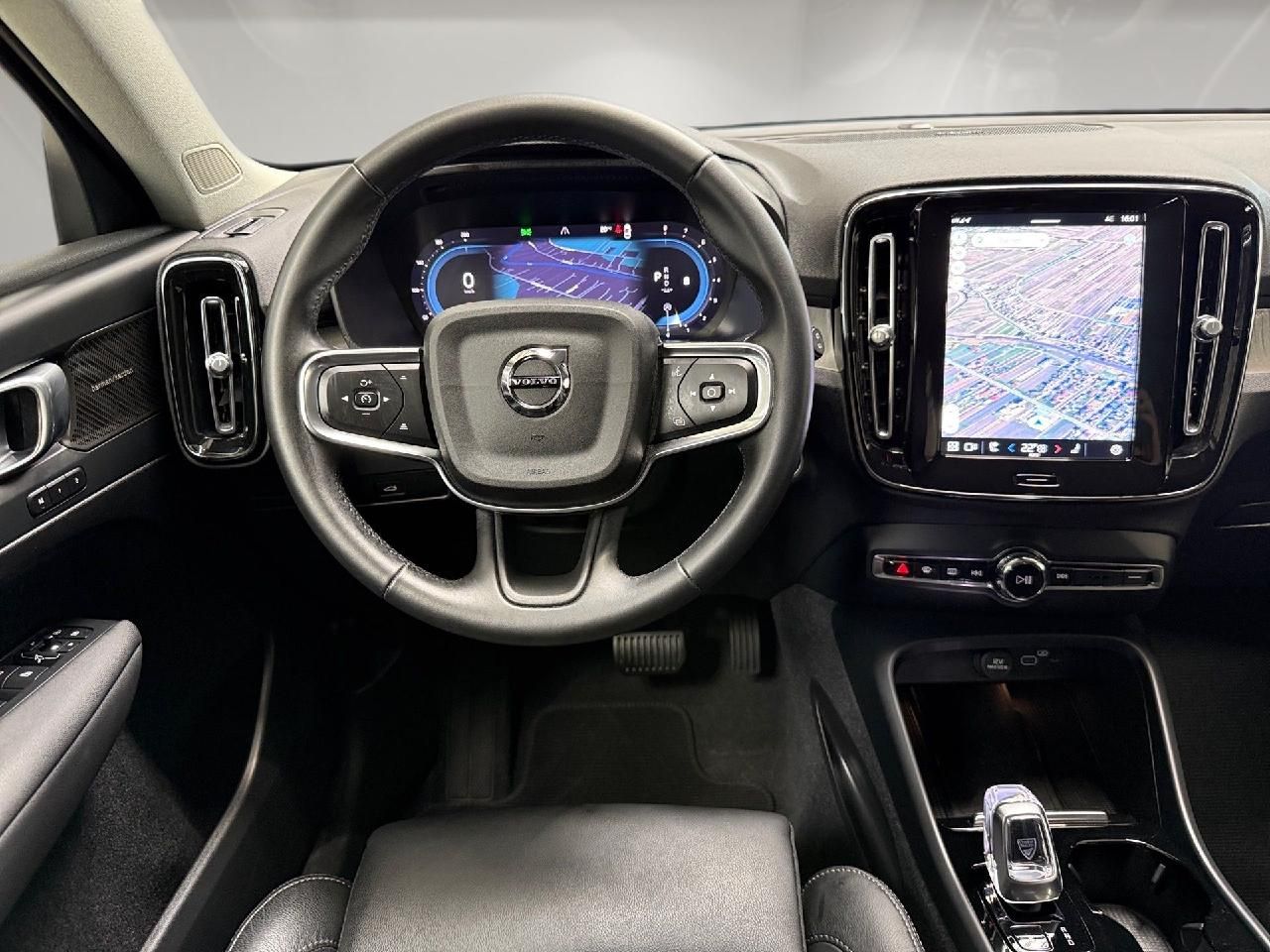 Fahrzeugabbildung Volvo XC40 Plus Dark 2WD
