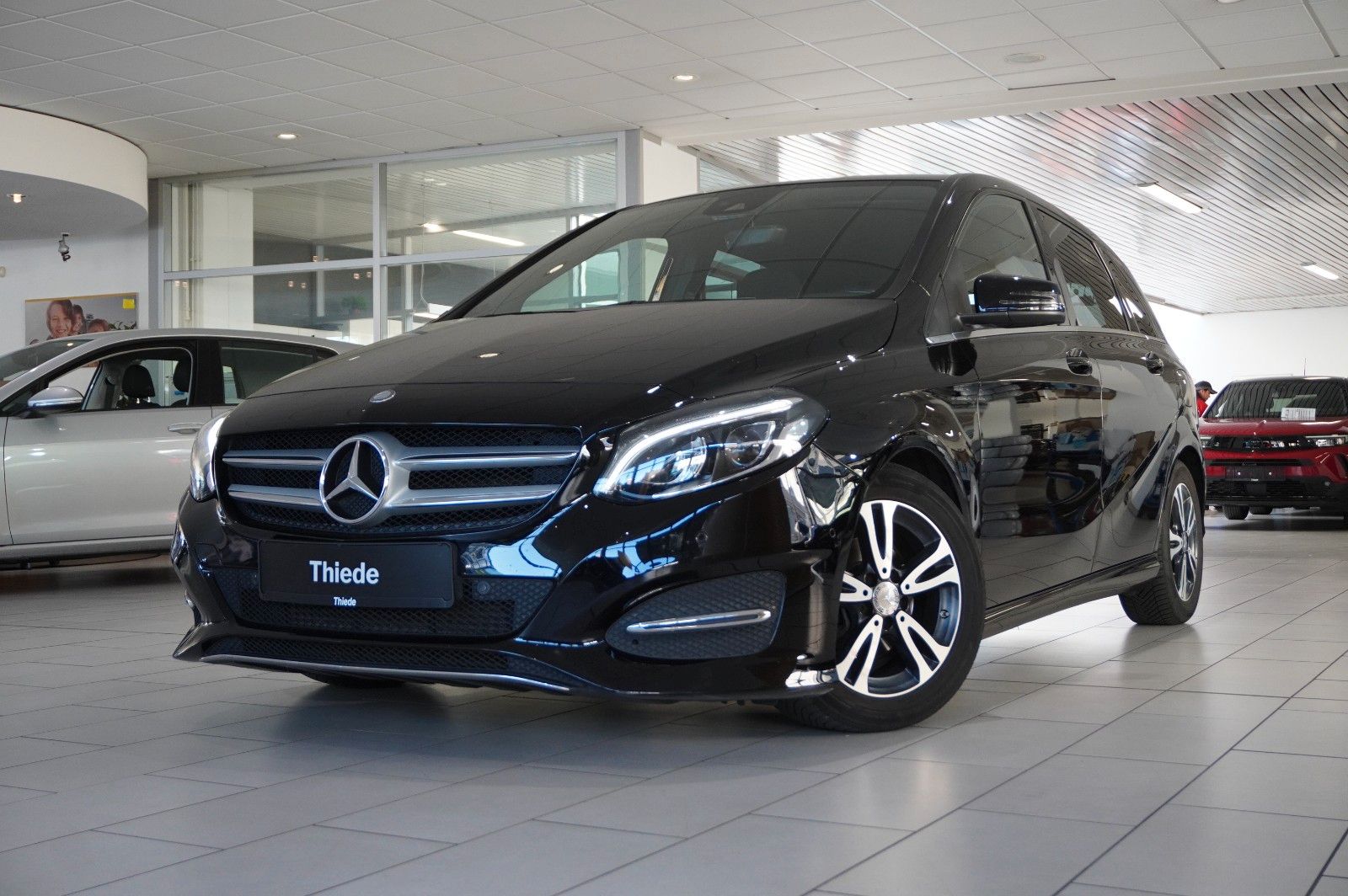 Fahrzeugabbildung Mercedes-Benz B 180 CDI STYLE NAVI/LED/KAMERA/SHZ/TEMP./PDC