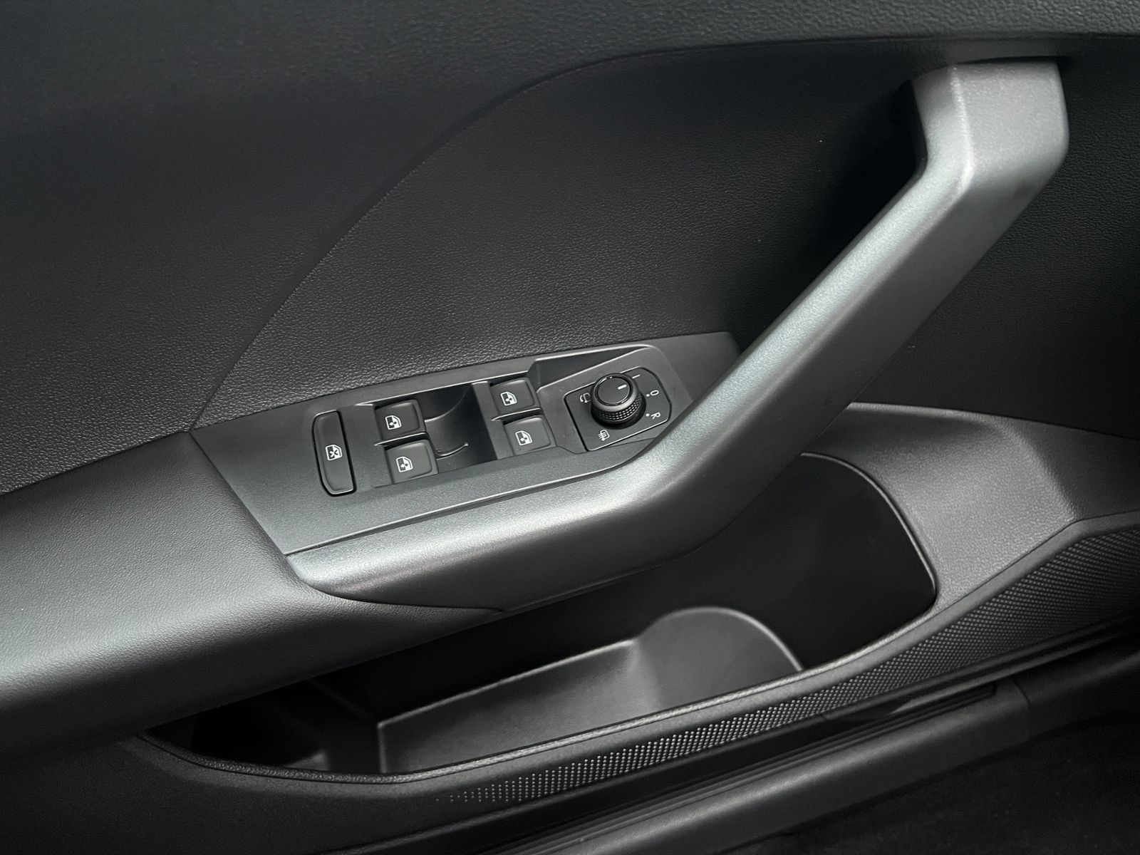 Fahrzeugabbildung Volkswagen T-Cross Life 1.0 TSI DSG *IQ.Light, ACC, App-Con