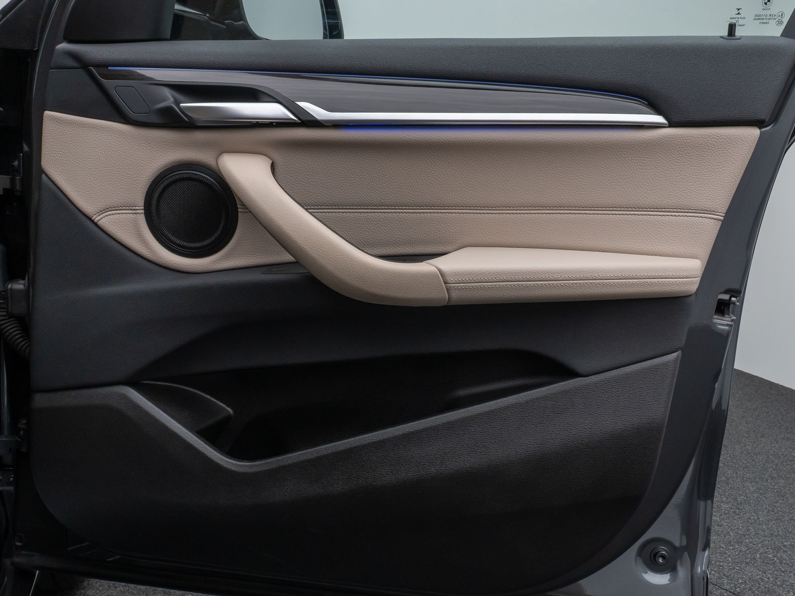 Fahrzeugabbildung BMW X2 xD20d M Sport Panorama Kamera HUD DAB Komfort