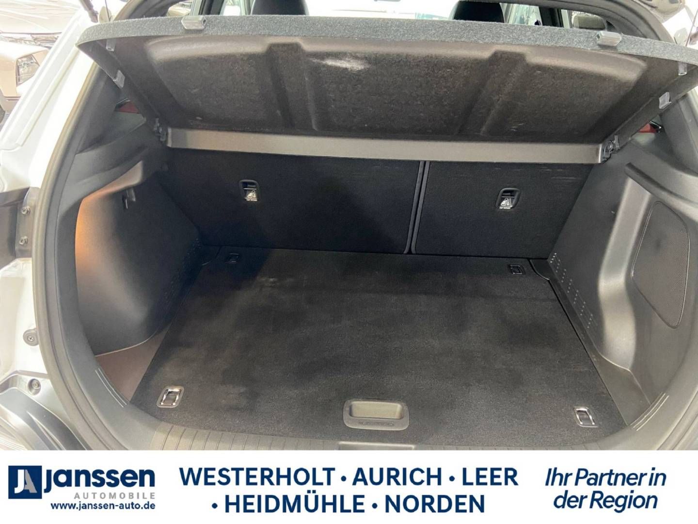 Fahrzeugabbildung Hyundai KONA (Farbappl. RED) Navigationspaket