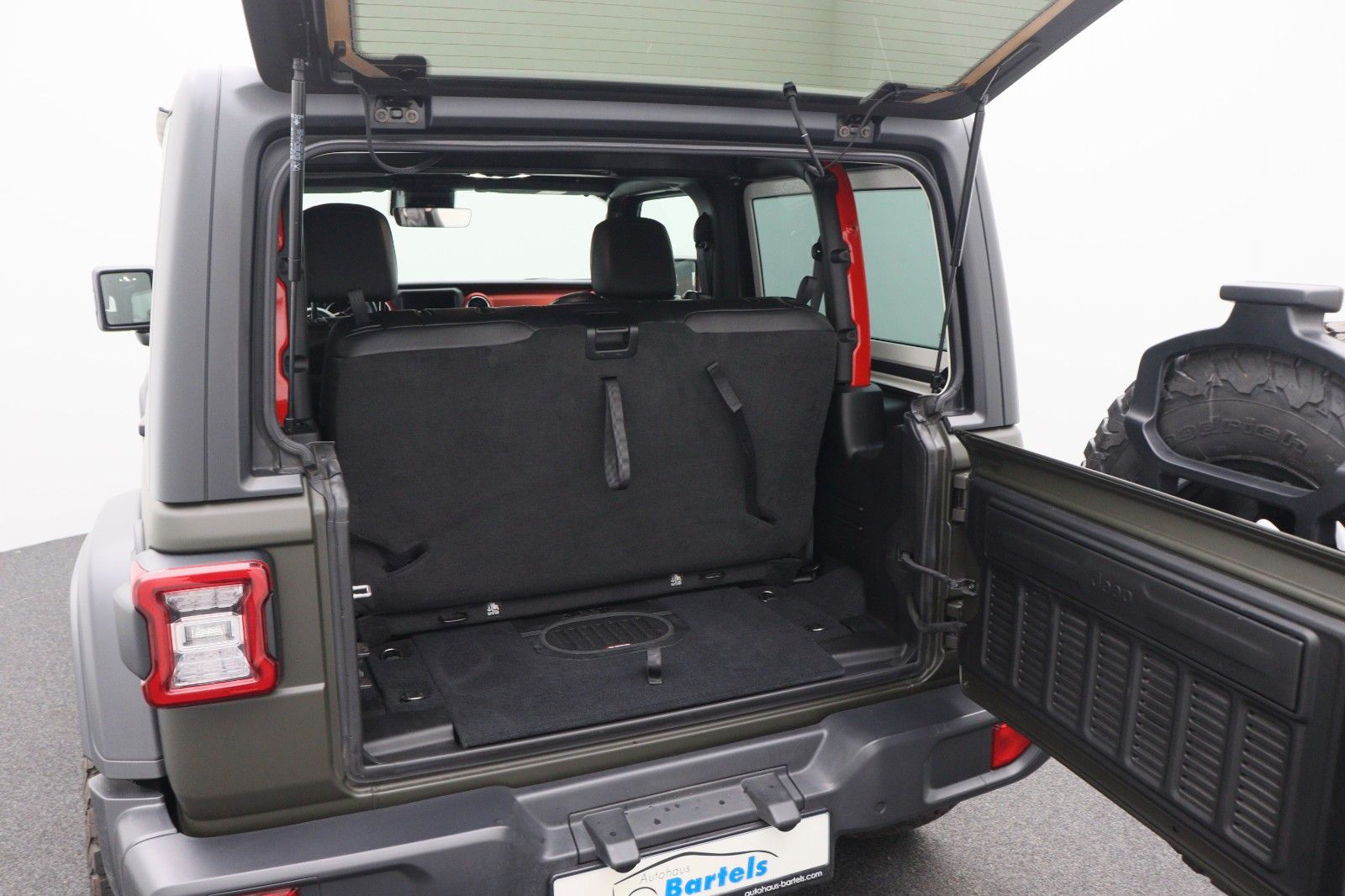 Fahrzeugabbildung Jeep Wrangler Rubicon 2.2l CRDi grün Matt Lackierung