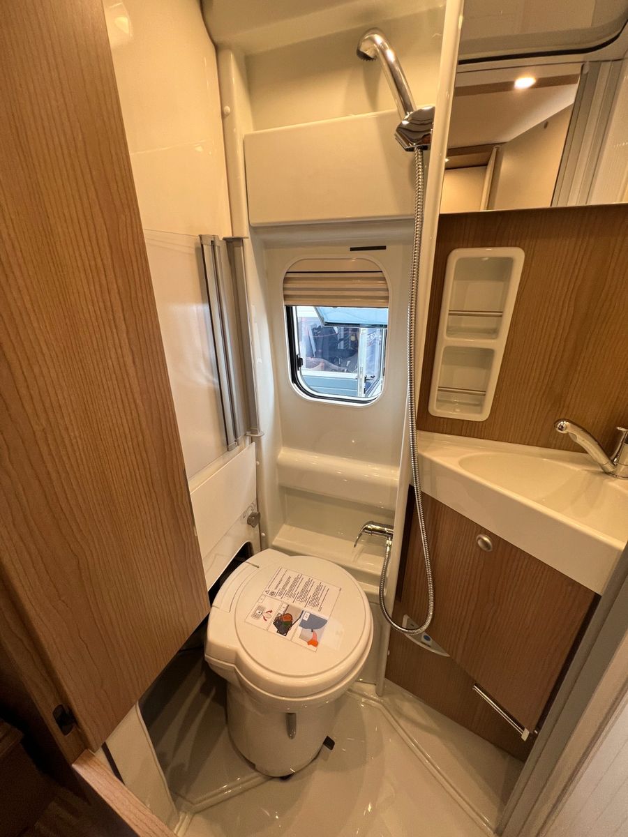 Fahrzeugabbildung Malibu Van Family 4 GT skyview 640 LE RB Aufstelldach