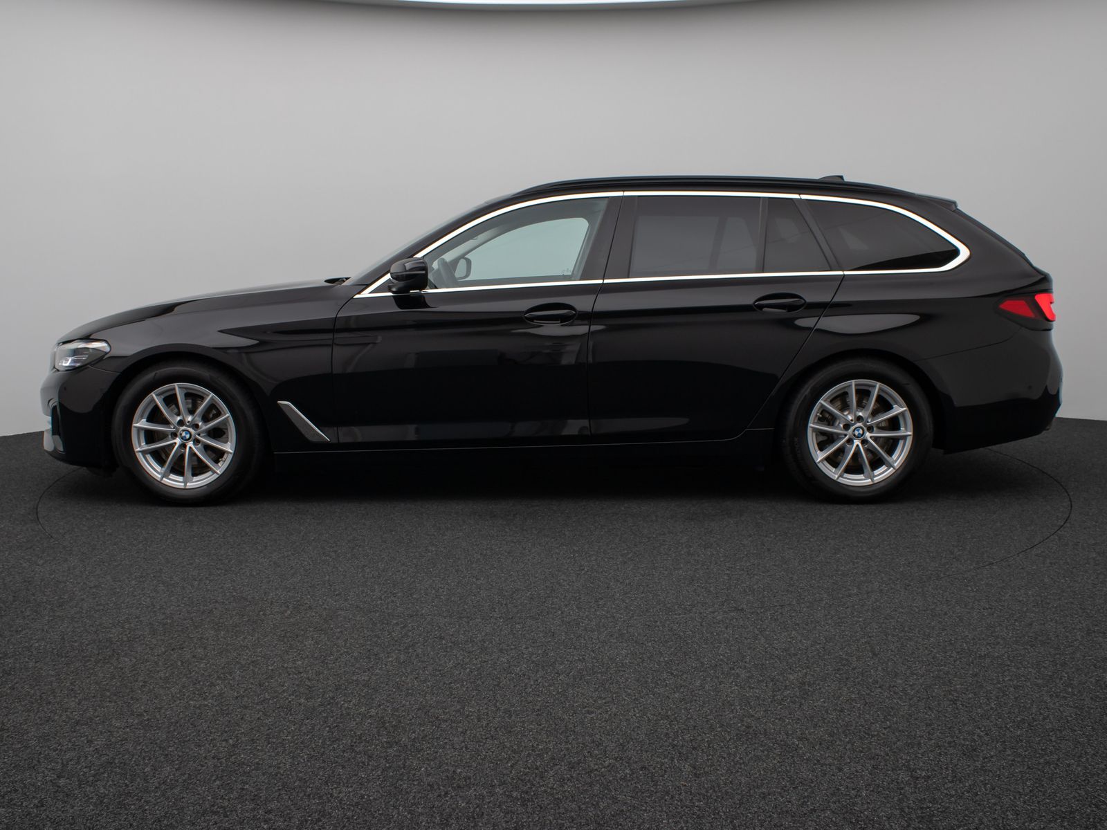 Fahrzeugabbildung BMW 520d Panorama Kamera DAB HiFi ACC Alarm M Sport