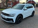 Volkswagen Tiguan R-Line Highline / Pano / AHK / TÜV 03/28