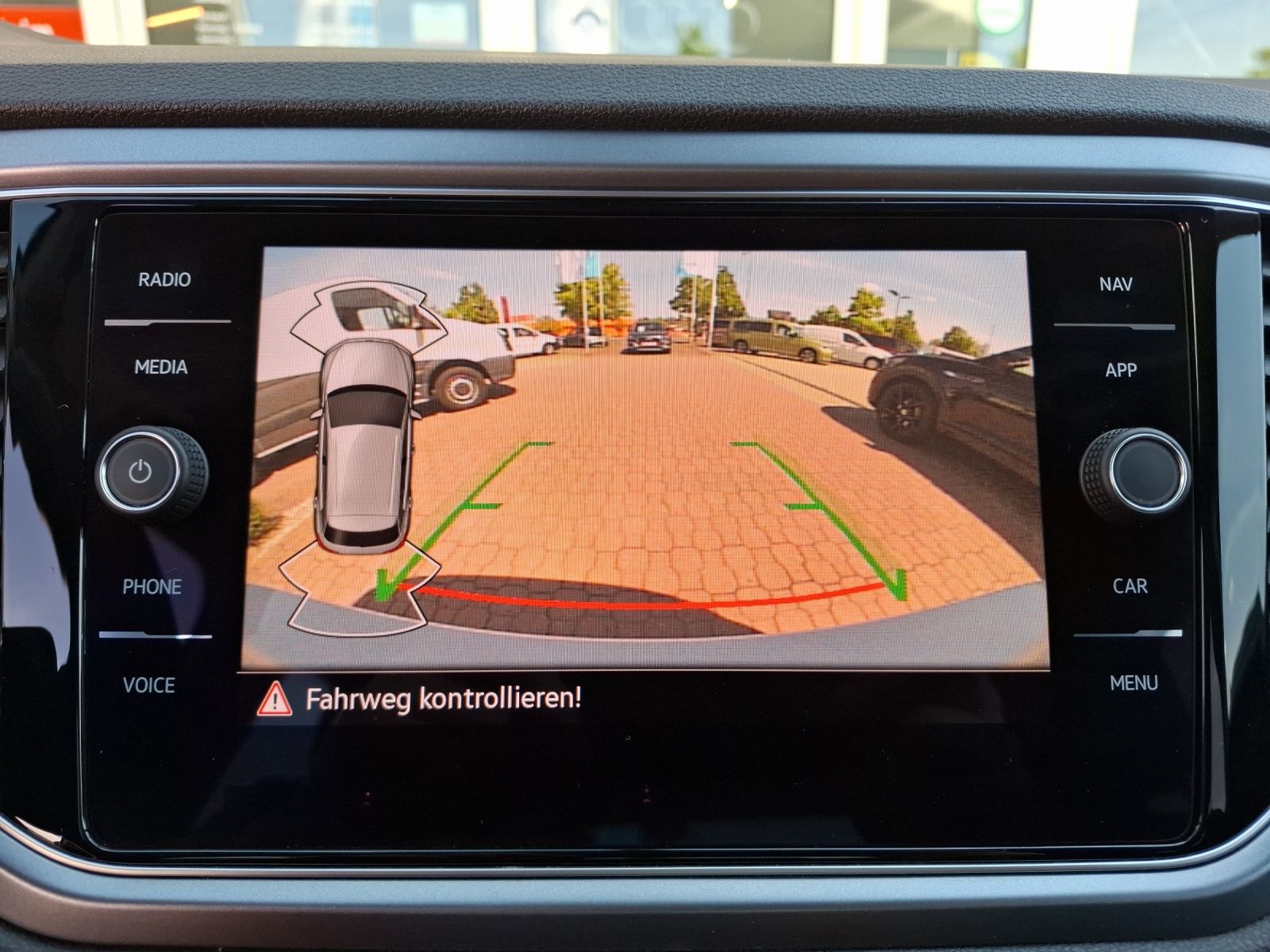 Fahrzeugabbildung Volkswagen T-Roc TSI Active DSG Kamera ACC Navi SH LM