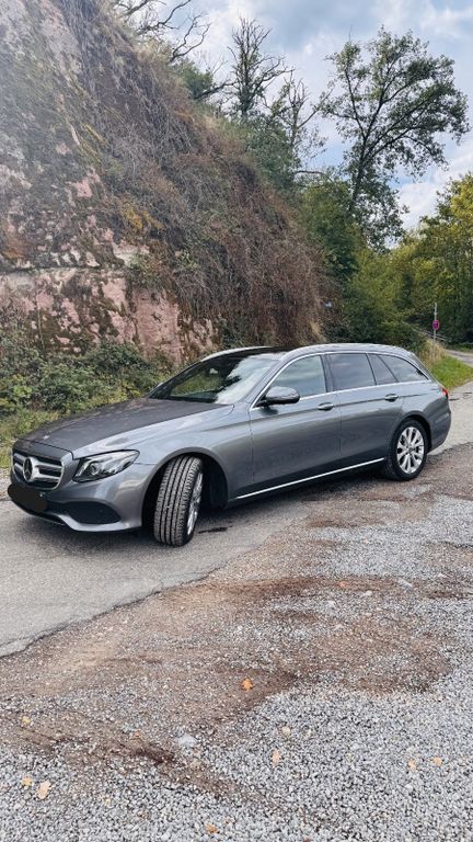 Image of Mercedes-Benz E 350