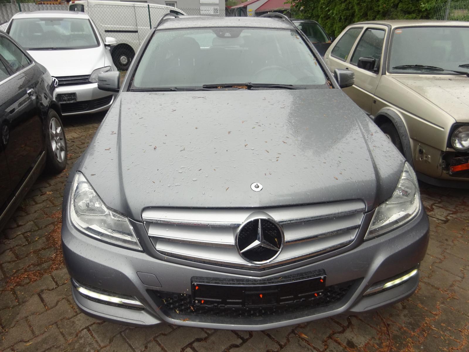 Mercedes-Benz C220 2011 — rear view