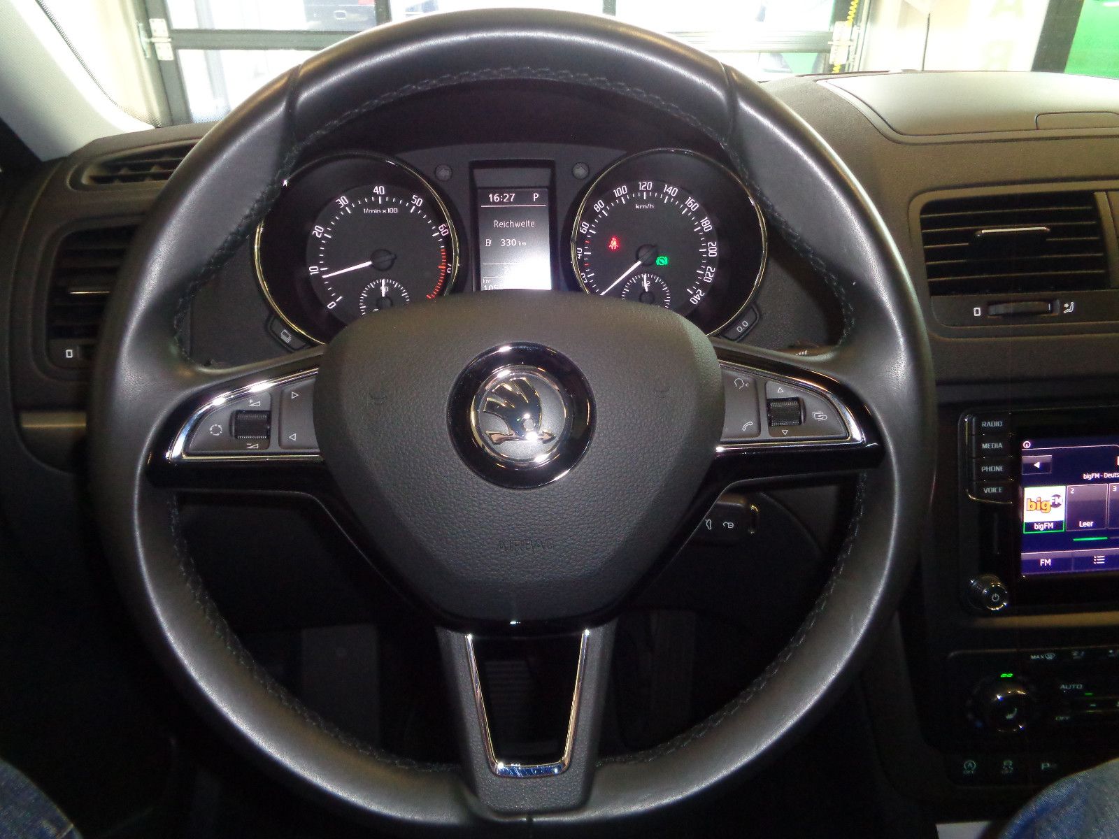 Fahrzeugabbildung SKODA Yeti Drive / NAVI / XENON / DSG / 1. HAND