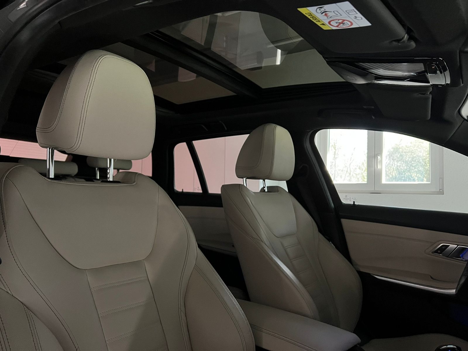 Fahrzeugabbildung BMW 330 i xDrive M SPORT/PANO/STHZ/ACC/DRAVITGRAU