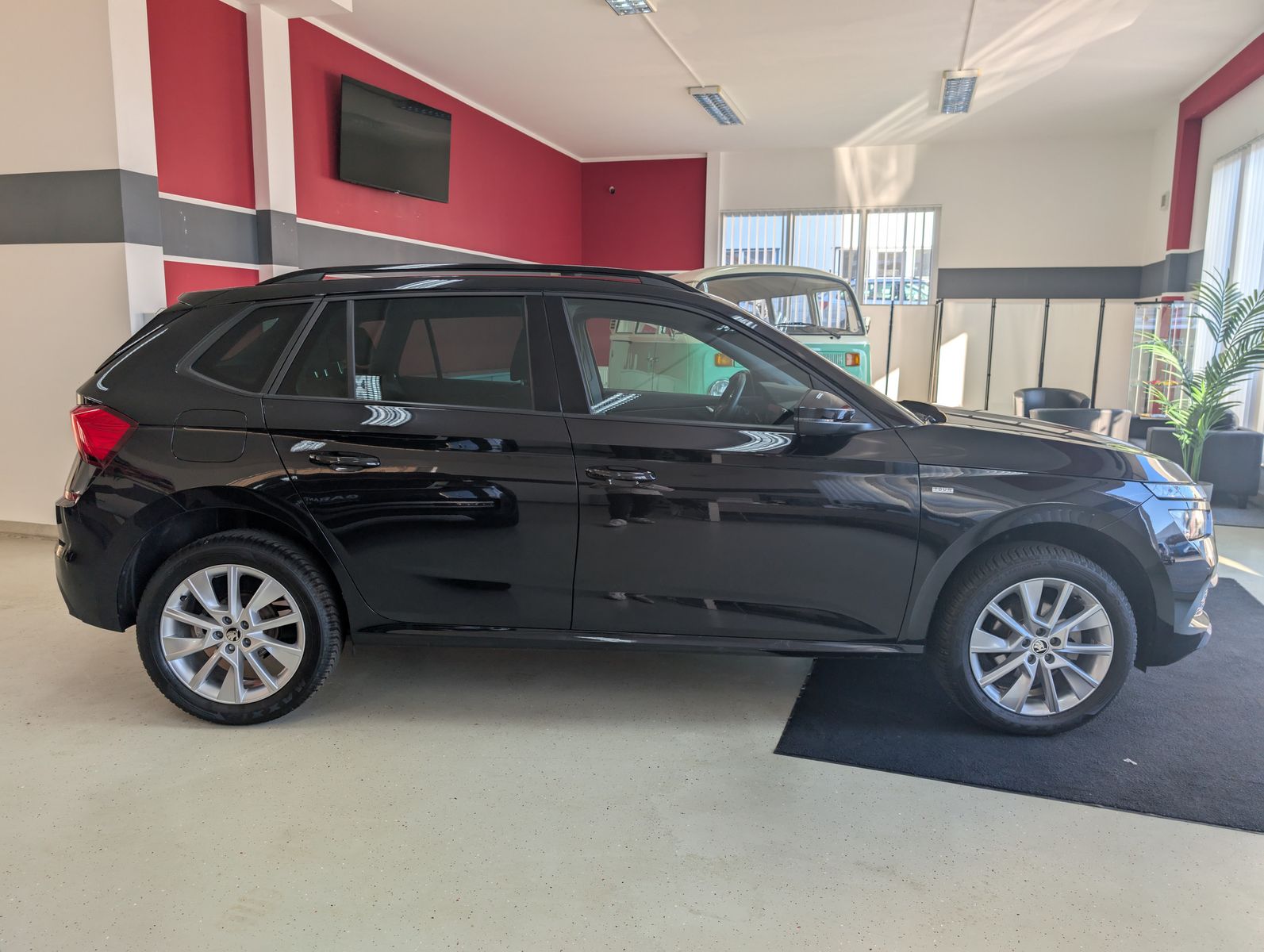 Fahrzeugabbildung SKODA Kamiq Tour 1,0TSI PANORAMA LED SHZ KAM APPLINK