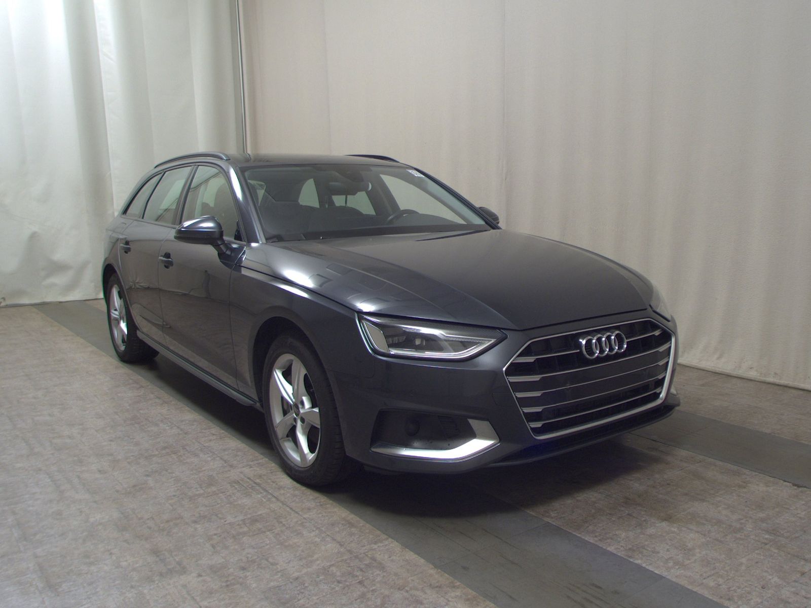 Audi A4 Avant 40 TDI advanced NAVI LED PANO RFK AHK imagem 3