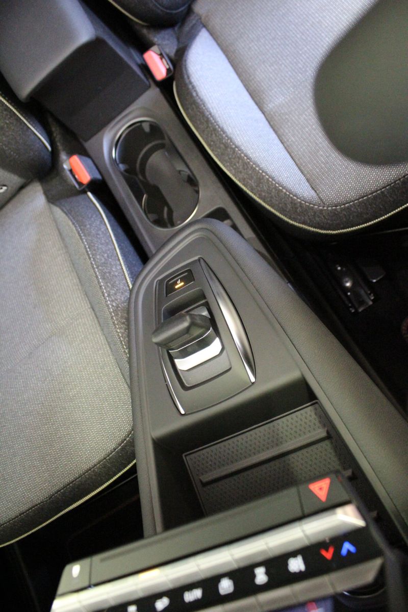 Fahrzeugabbildung Renault Captur Full Hybrid E-Tech 160 Techno *Winterp.*