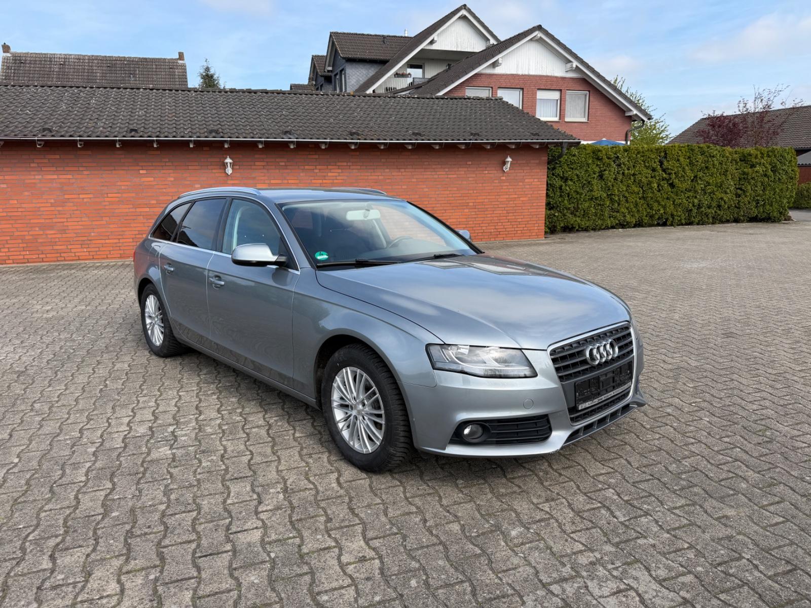 Audi A4 Avant Ambiente Navi MMI Klimaautomatik PDC