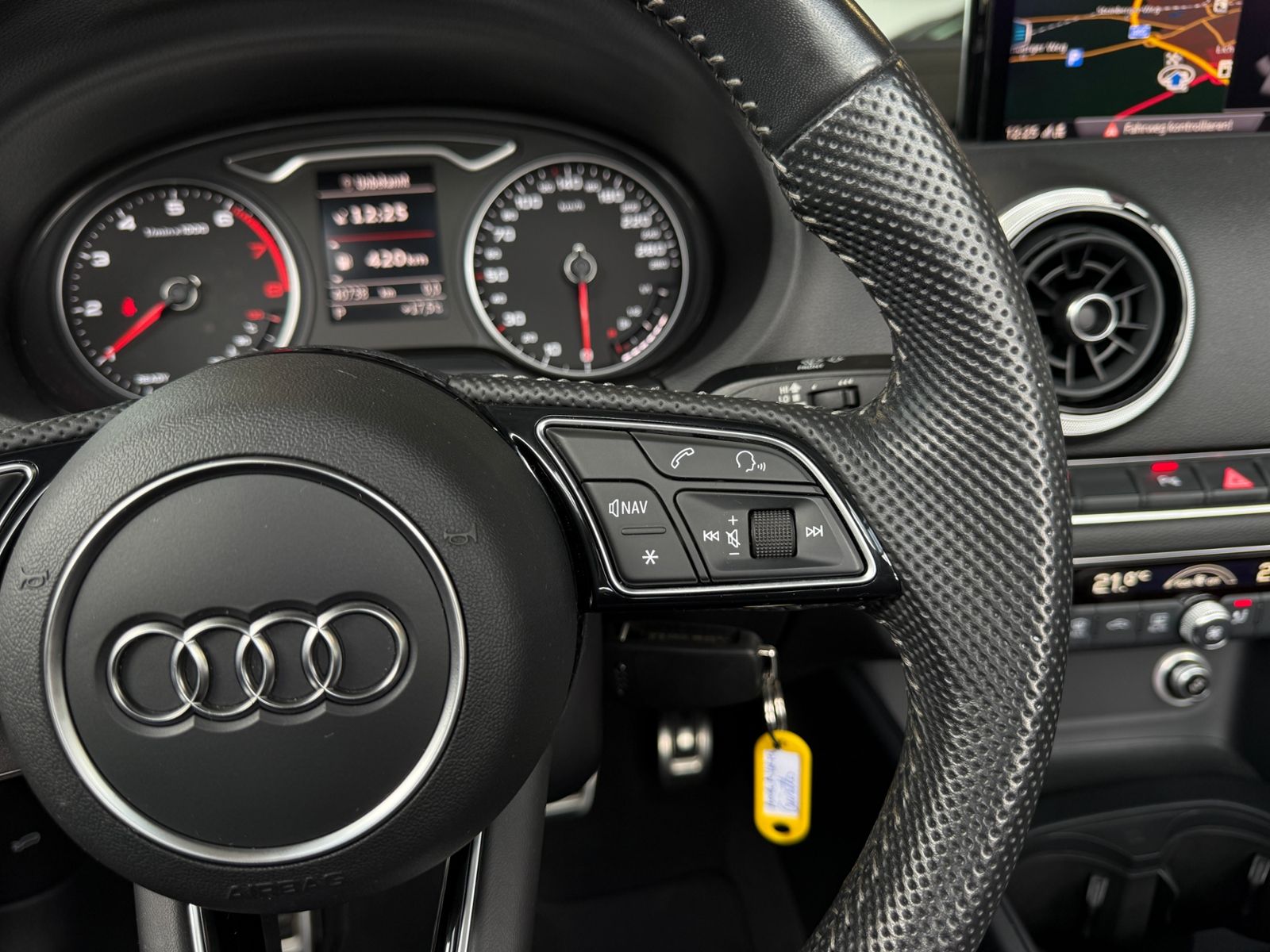 Fahrzeugabbildung Audi A3 Cabriolet S-Line LED NAVI ALU