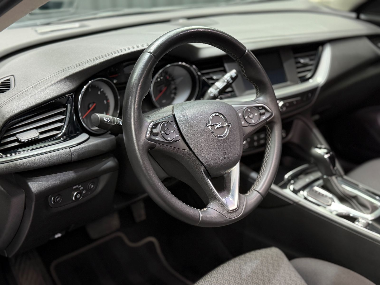 Fahrzeugabbildung Opel Insignia B Sports Tourer Edition|AUTOMATIK|NAVI