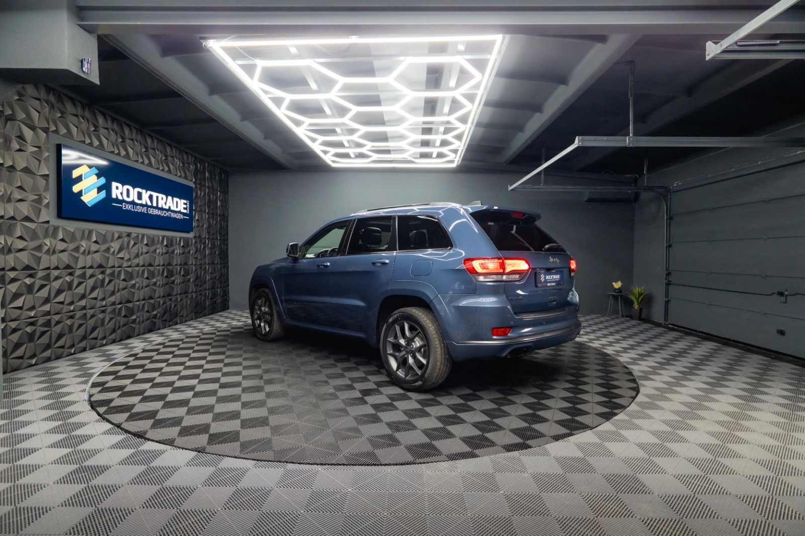 Fahrzeugabbildung Jeep Grand Cherokee 3.6 4x4 LIMITED X *Pano*LED*19%*