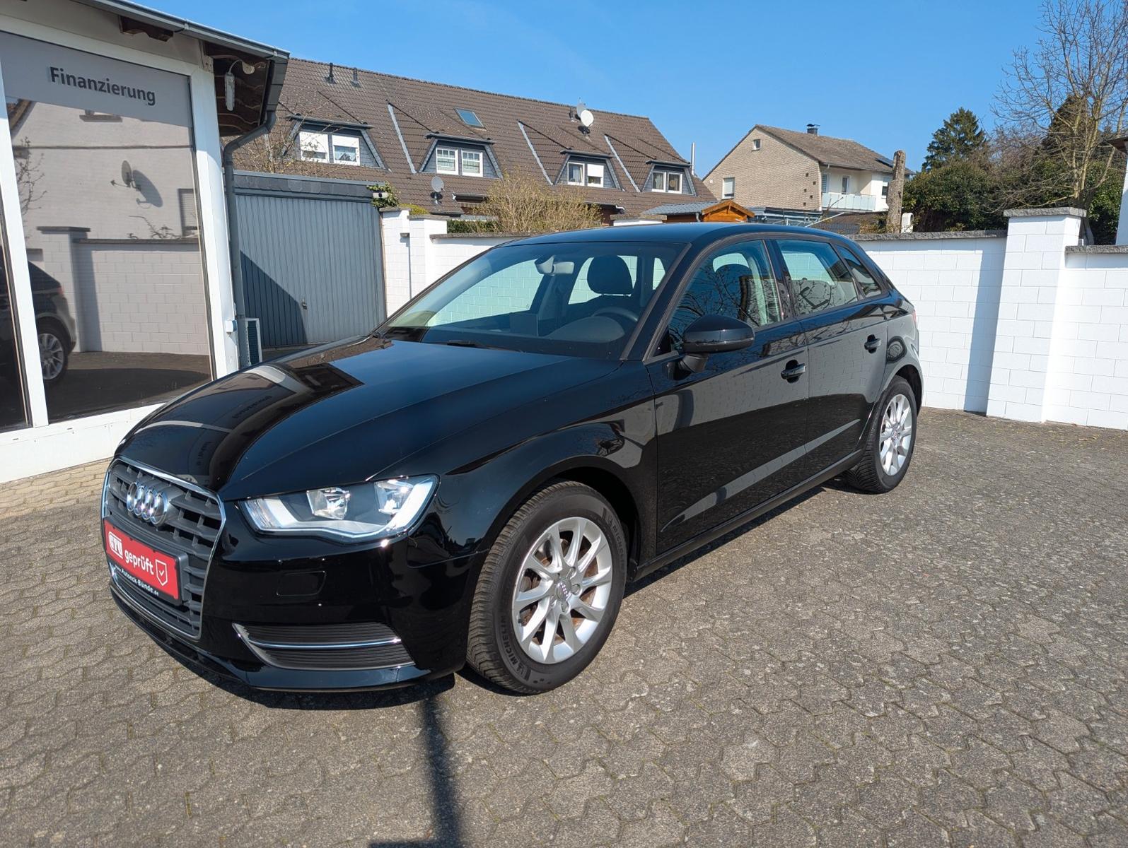 Audi A3 Sportback attraction *SHZ*Navi*PDC*