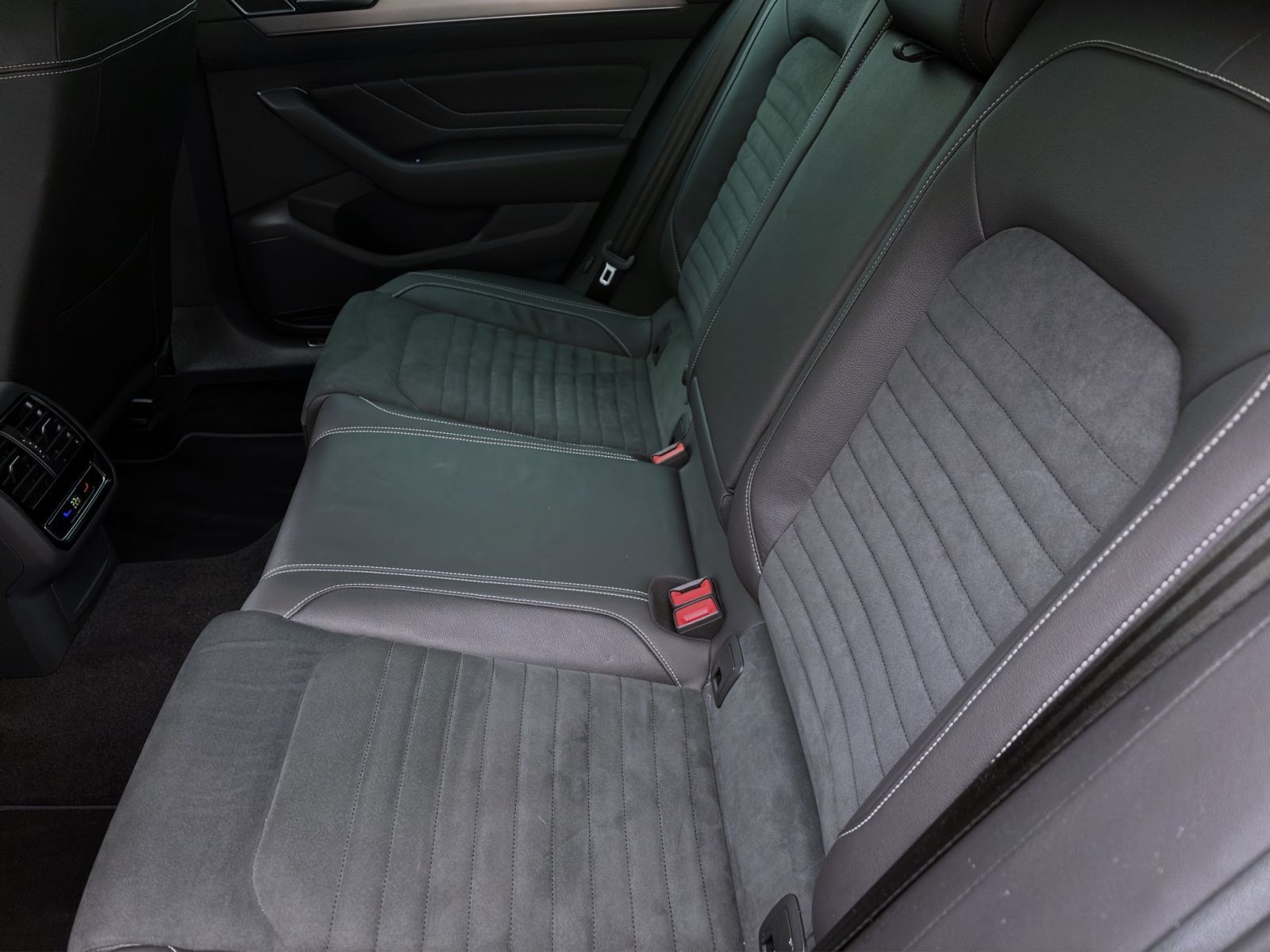 Volkswagen Passat Variant - Bild 16