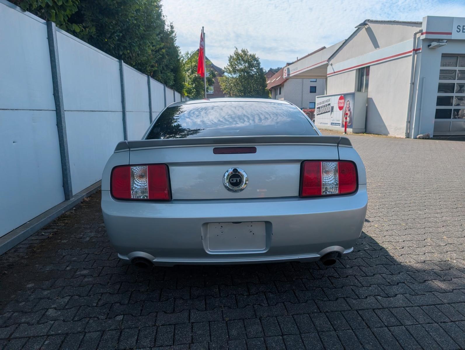 Ford Mustang GT V8 4.6 305ch - Sièges Sport éléctriques - Pneus été - Régulateur de vitesse