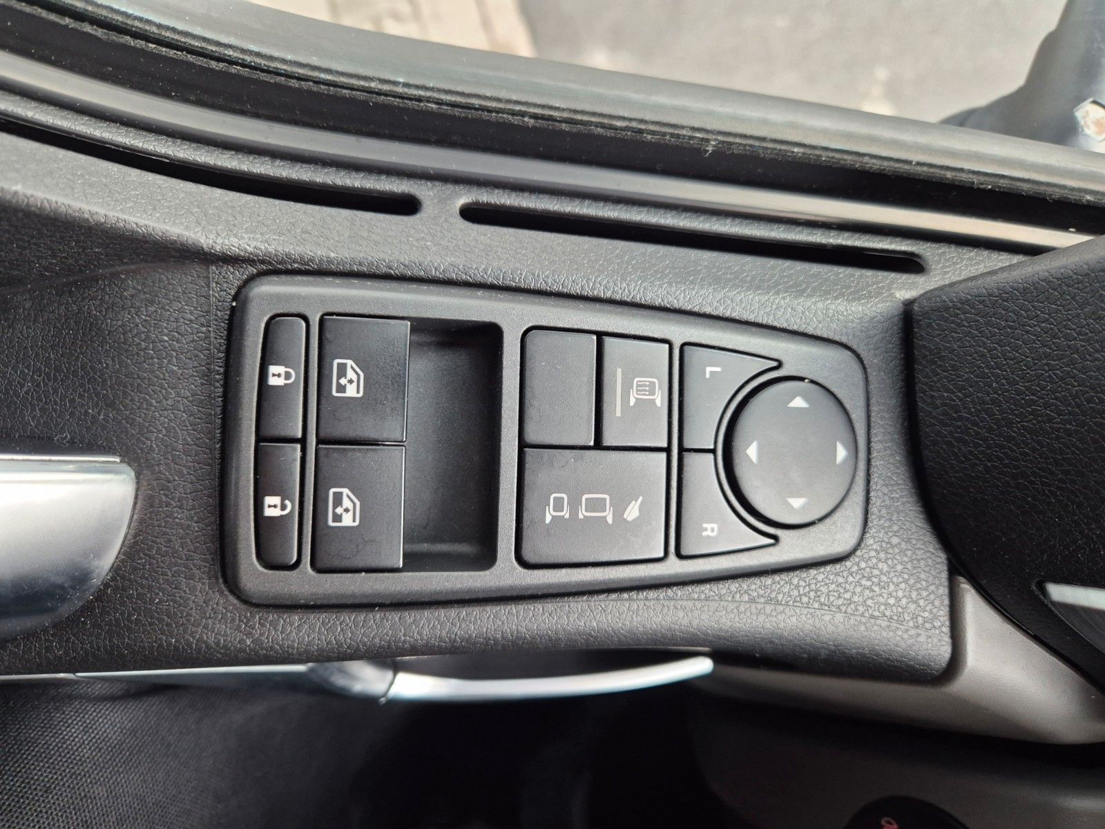 Fahrzeugabbildung MAN TGL 8.220 4x2 BL Doka 7 Sitze AHK Klima Standh.