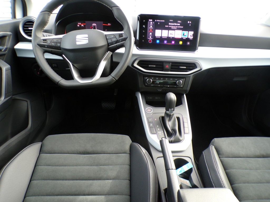 Fahrzeugabbildung SEAT Arona 1.0 TSI DSG Road Edition