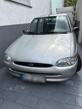 Ford Fahrzug für Fahranfänger oder Sammler - gebrauchte Ford Escort aus dem Jahr 1997