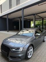Audi S4 3.0 TFSI S tronic quattro - - Audi S4 mit Benzin-Antrieb: Limousine