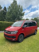 Volkswagen T6 California Beach Edition - rote Volkswagen T6 California