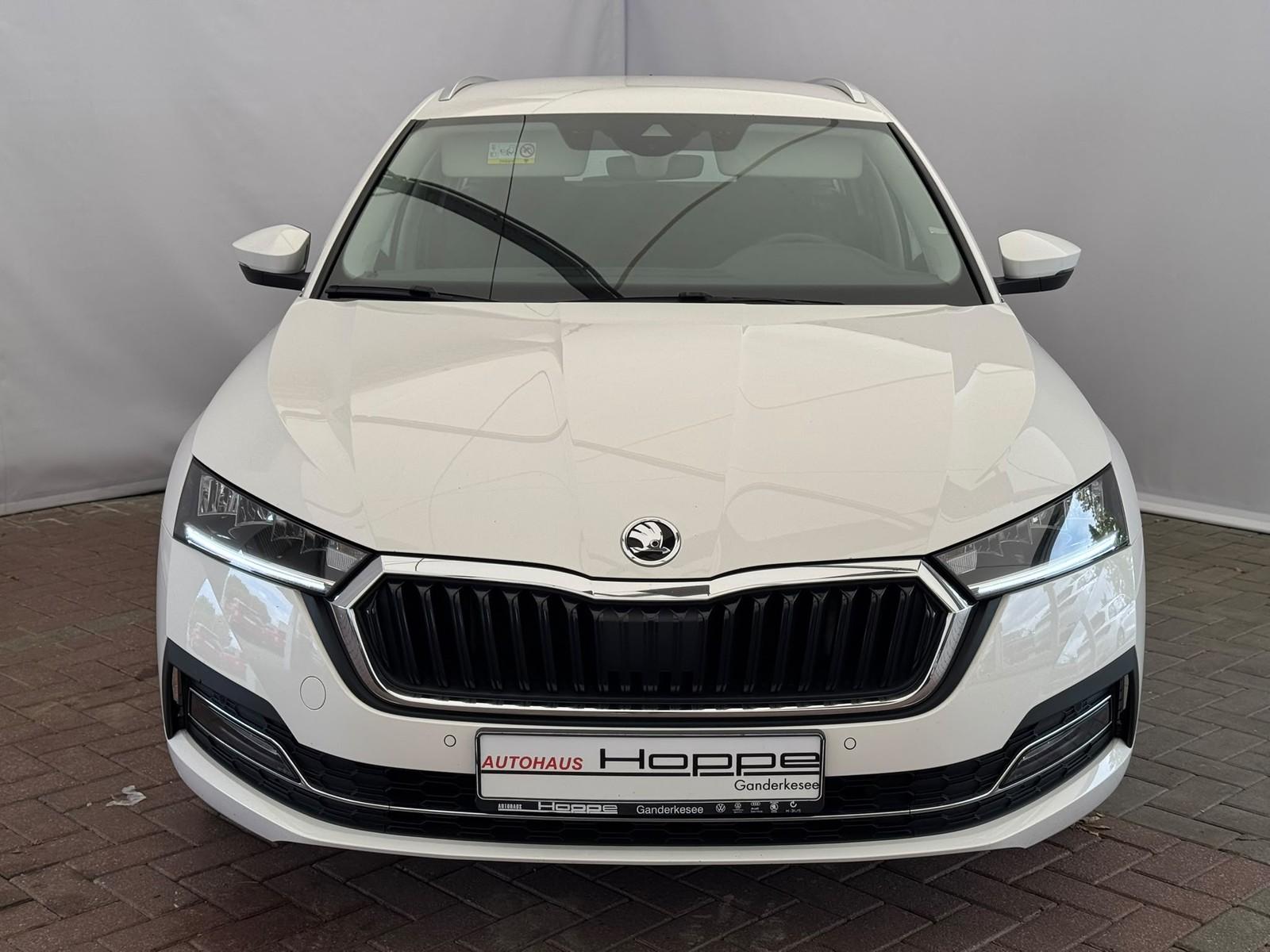 Skoda Octavia Combi 2.0TDI DSG+LED+KEYLESS+APP+PDC+MFL