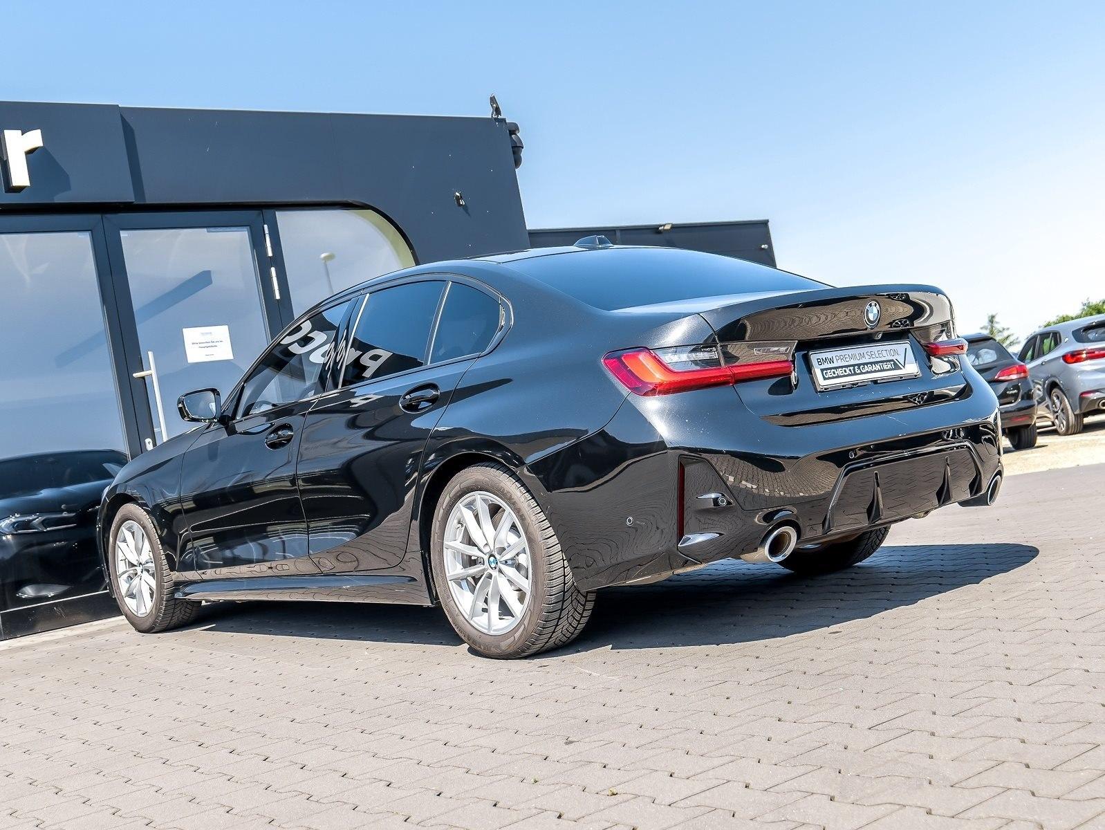 BMW 330i M Sport HUD ACC AHK RFK NAVI LED PDC V+H