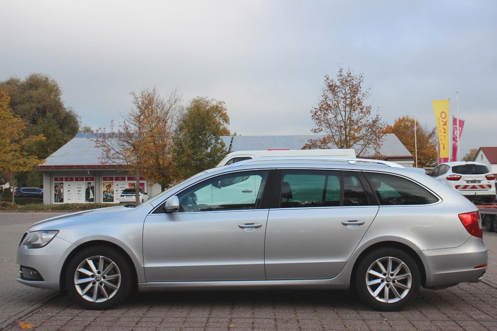 Skoda Superb 2014 — rear view
