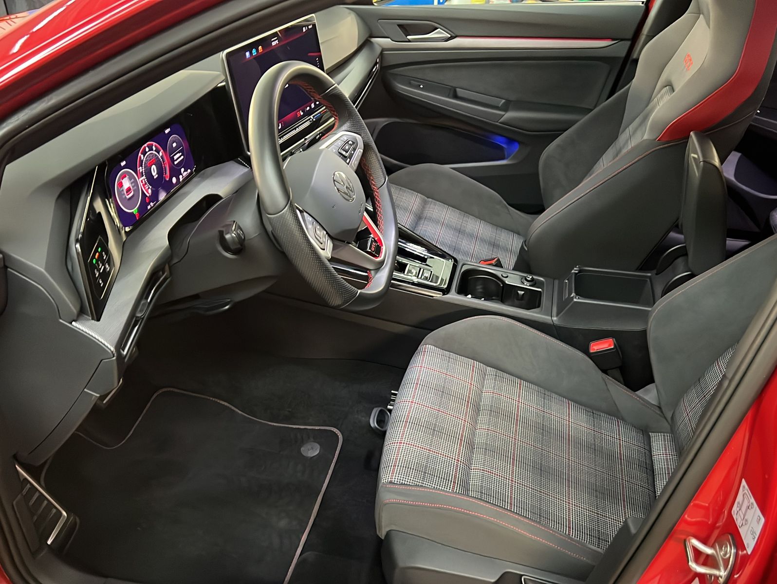 Volkswagen Golf 2.0 TSI DSG GTI neues Modell Pano IQ Light foto 6